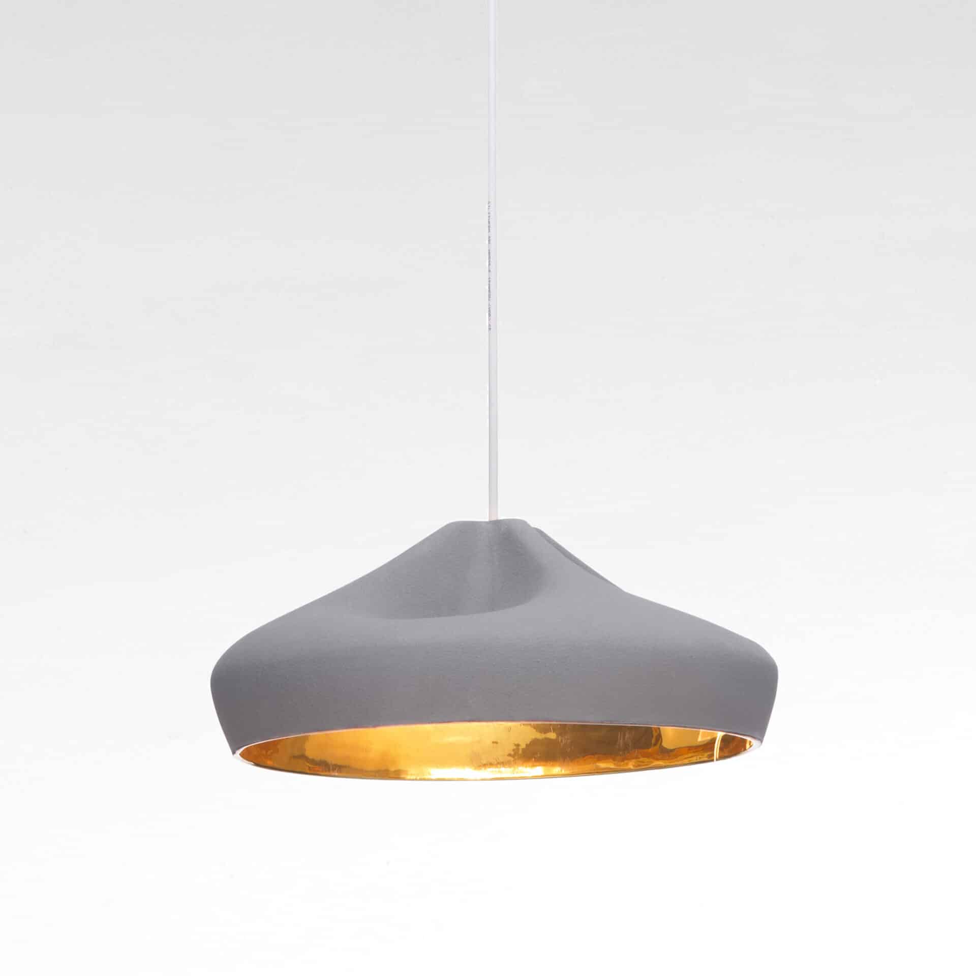 Freudenreich Interior Design | Pleat Box 36 LED Pendelleuchte grau/gold