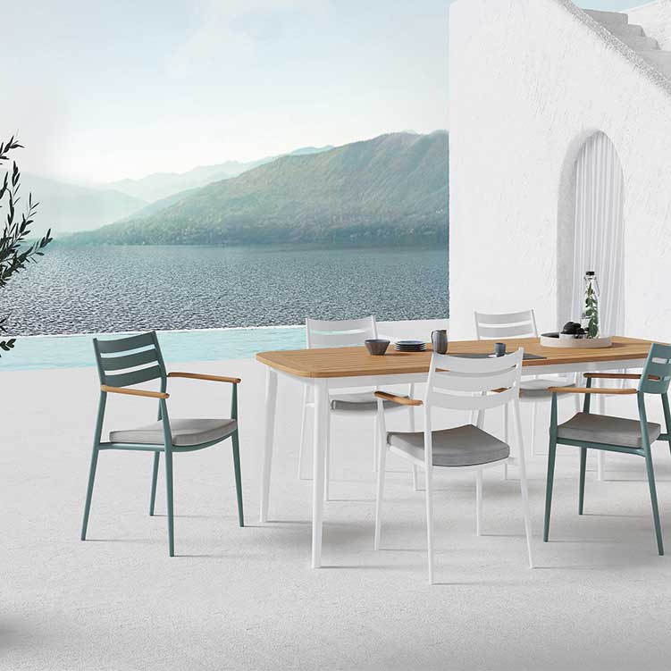 Freudenreich Interior Design | Outdoor Tisch Charlie in weiß mit Teakholz