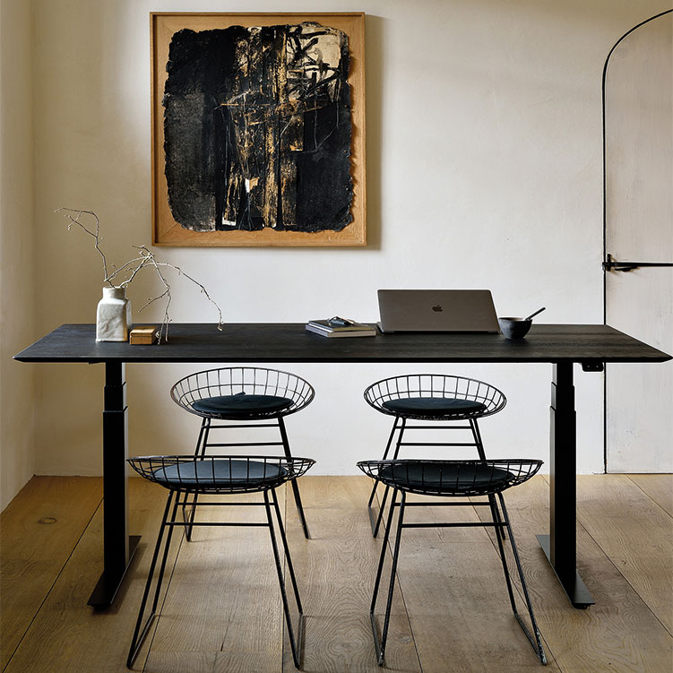 Freudenreich Interior Design | Höhenverstellbarer Schreibtisch Bok in schwarz