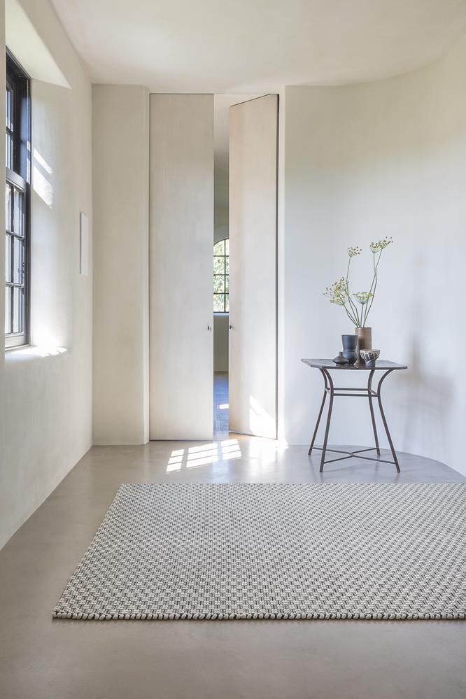 Freudenreich Interior Design | Teppich Rhythm schwarzweiss