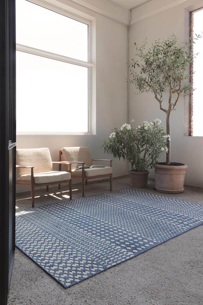 Freudenreich Interior Design | Teppich Switch blau