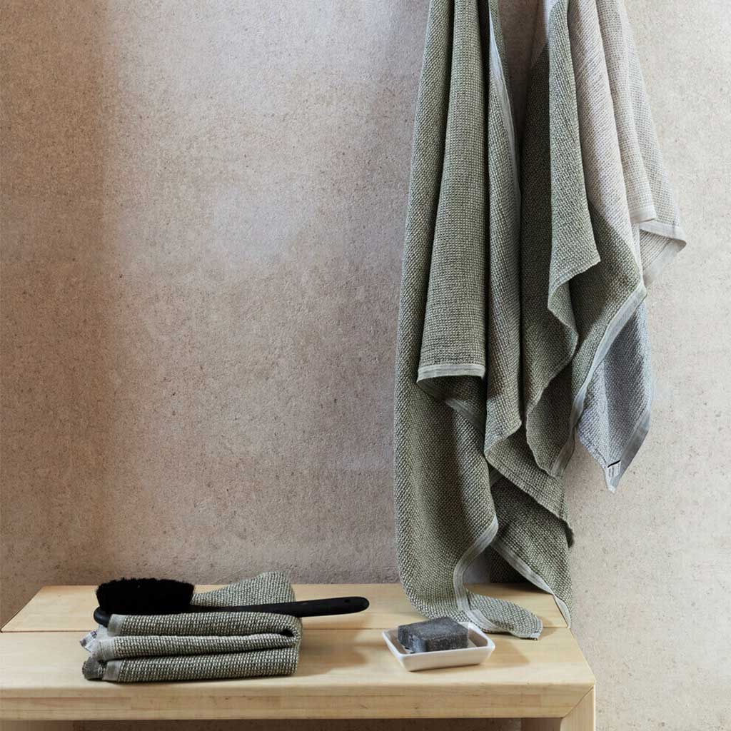 Freudenreich Interior Design | Leichtes Handtuch Terva white-olive