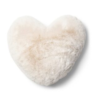 Freudenreich Interior Design | Kissen Heather Heart Faux Fur